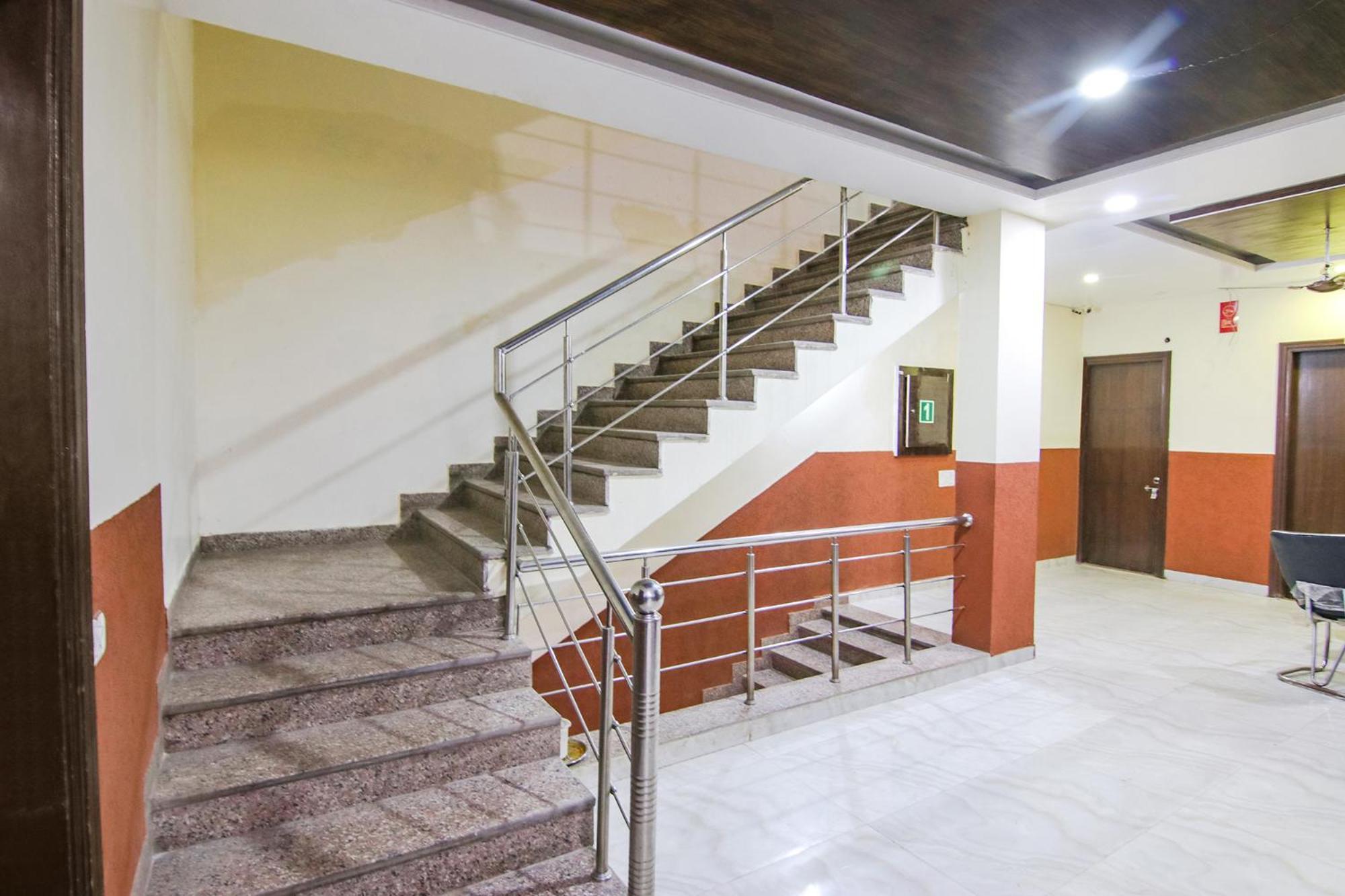 OYO 7724 Hotel Pr Chandigarh Bagian luar foto